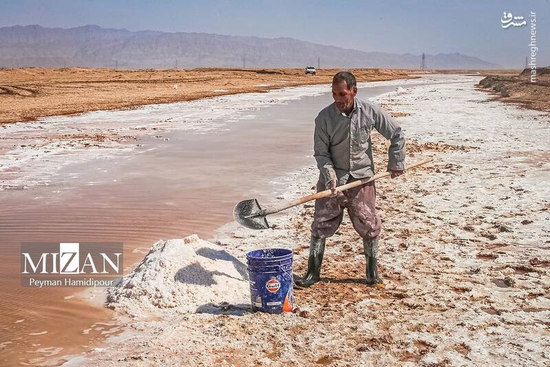 عکس/ برداشت سنتی نمک در خراسان شمالی