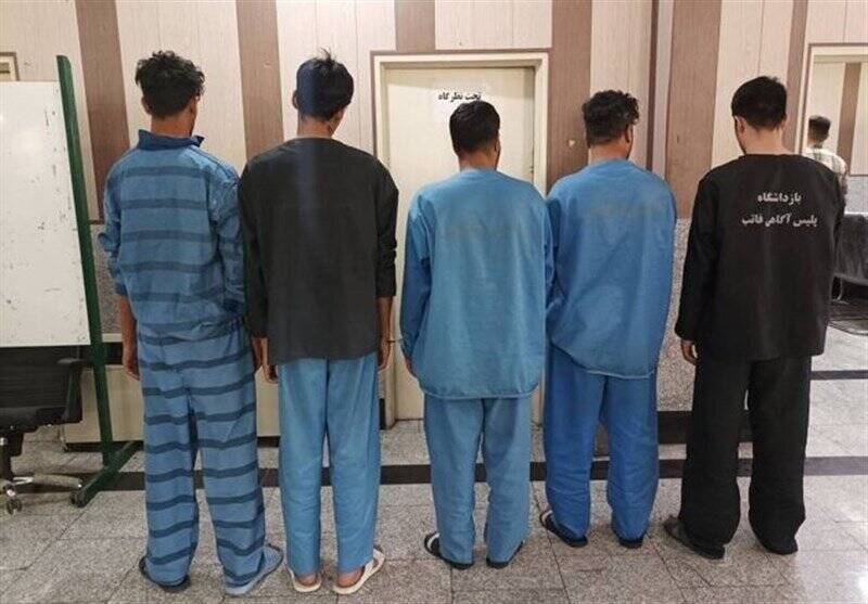 لحظه چاقو زدن موادفروشان به دانشجویان سوهانک و تیر خوردن از پلیس