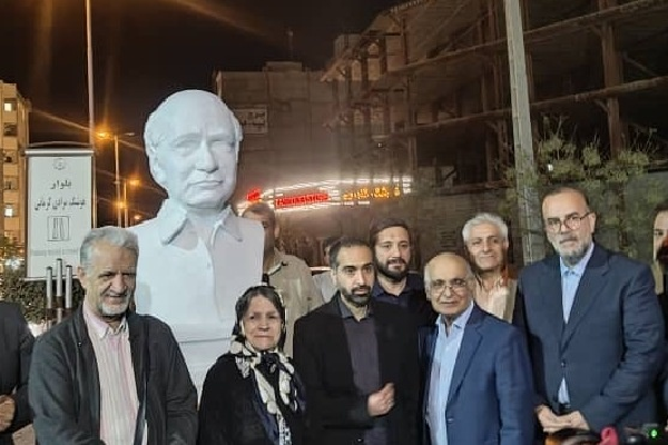 رونمایی ازسردیس هوشنگ مرادی‌کرمانی در کرمان