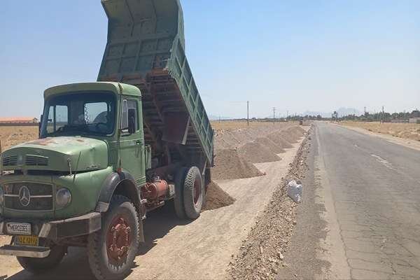 با اعتبار ۴۰ میلیارد تومانی، عملیات بهسازی محور حادثه‌خیز پاریز-حسین‌آباد آغاز شد