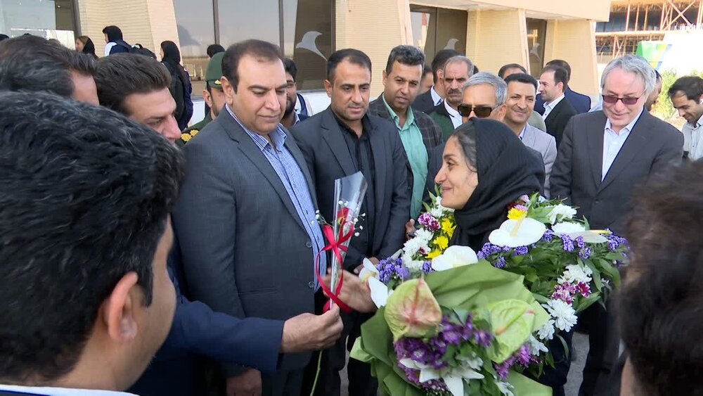 استقبال باشکوه از سرمربی تیم ملی فوتبال زنان در فرودگاه بم | اخبار کرمان و شهرستان ها