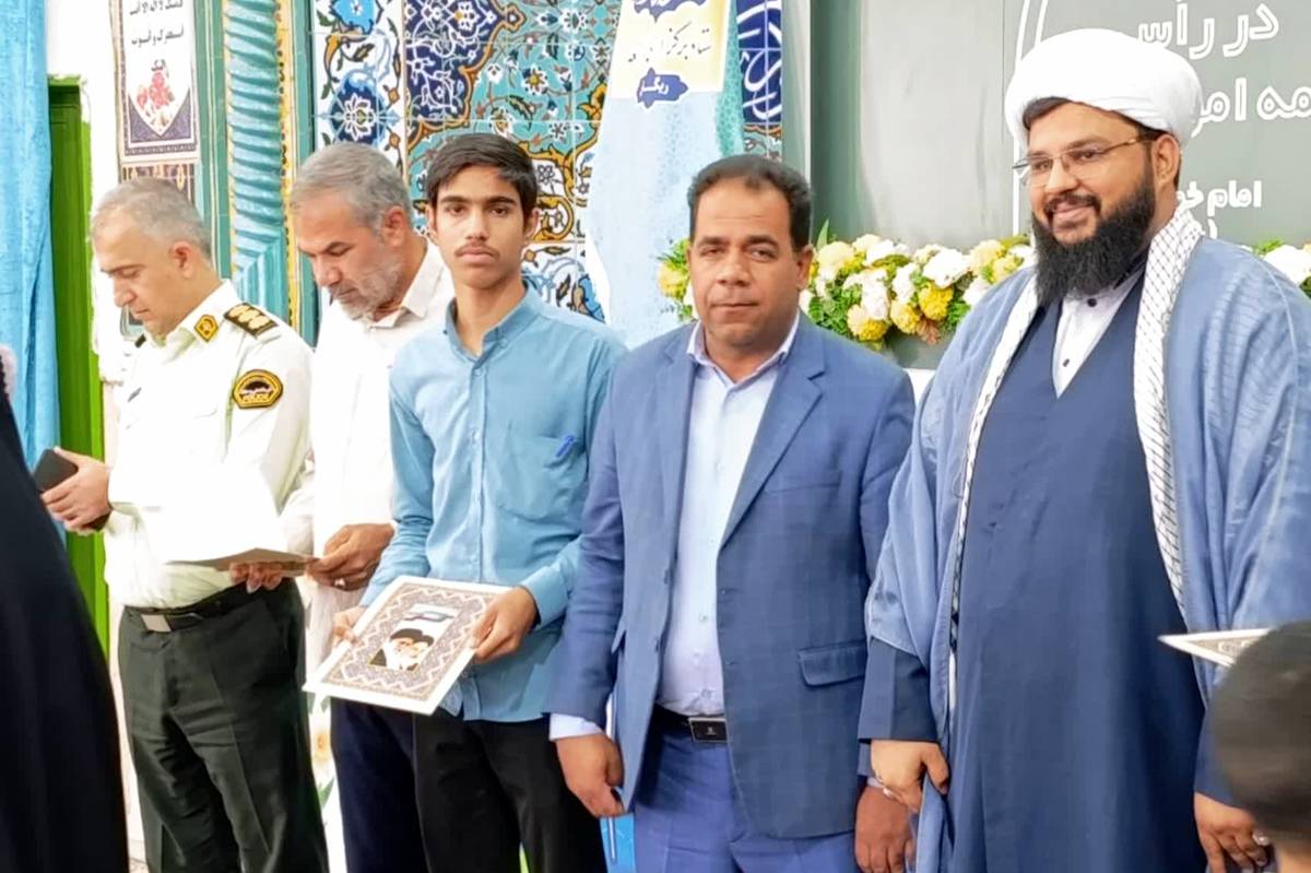 تجلیل از خبرنگار جوان و خلاق پانا شهرستان ریگان در نماز جمعه این هفته