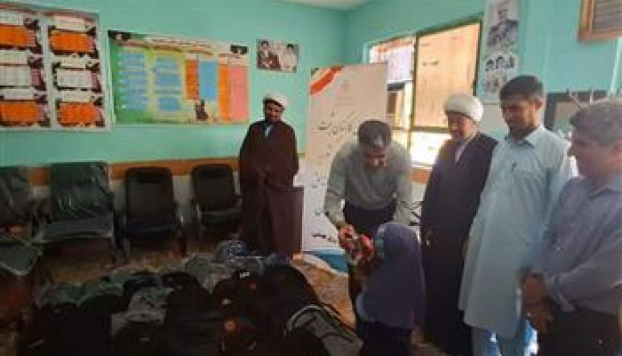 اهدای ۲۰۰ بسته لوازم‌التحریر بین دانش‌آموزان جازموریانی | اخبار استان کرمان