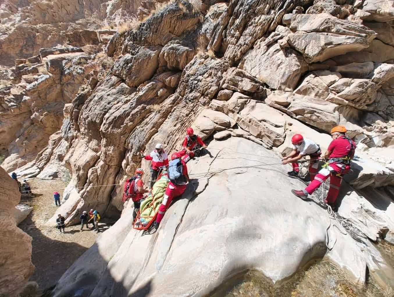 نجات جان مرد ۶۵ ساله در ارتفاعات پلوار | اخبار استان کرمان