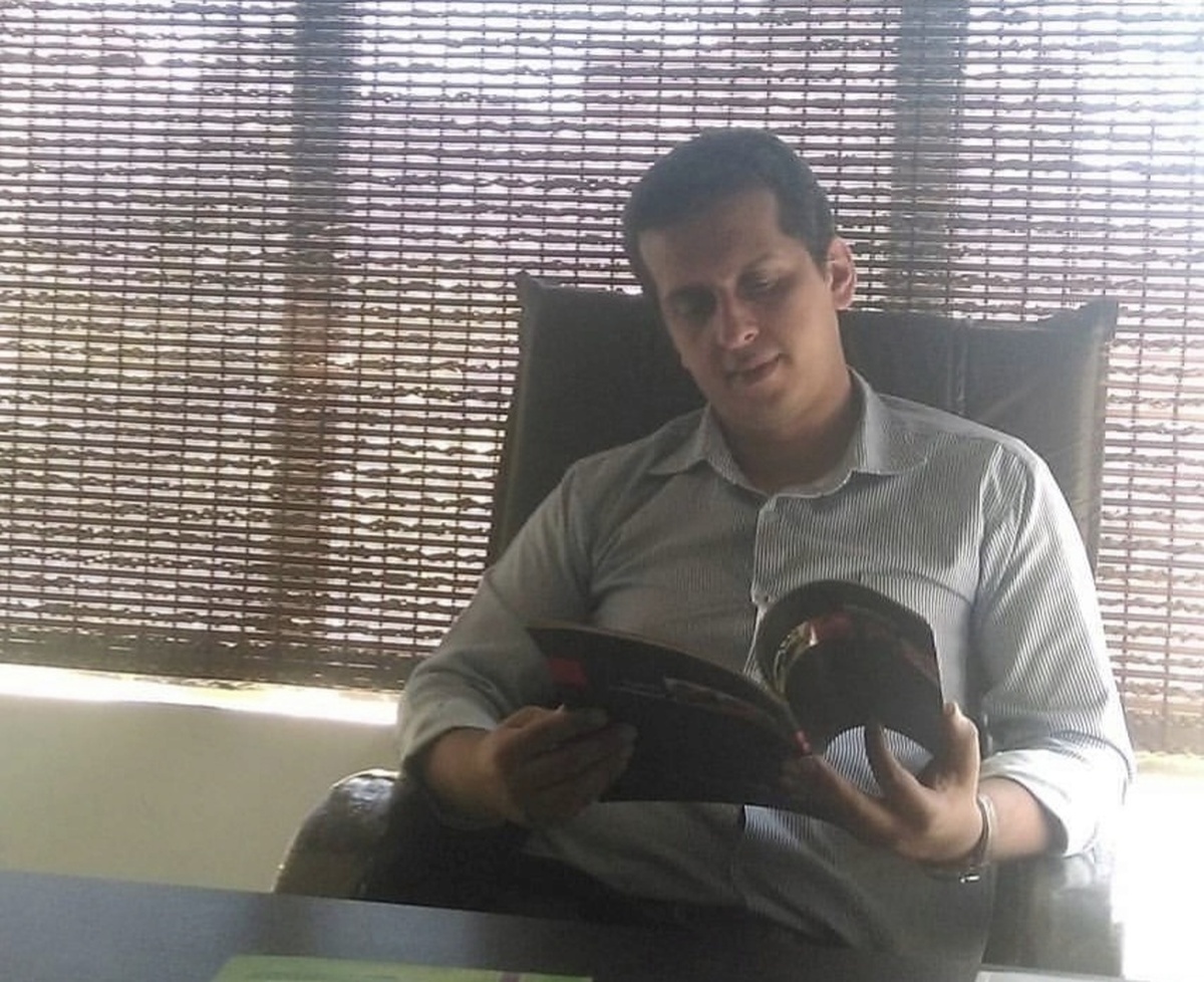 یقه سفید‌ها و سیم سفیدها