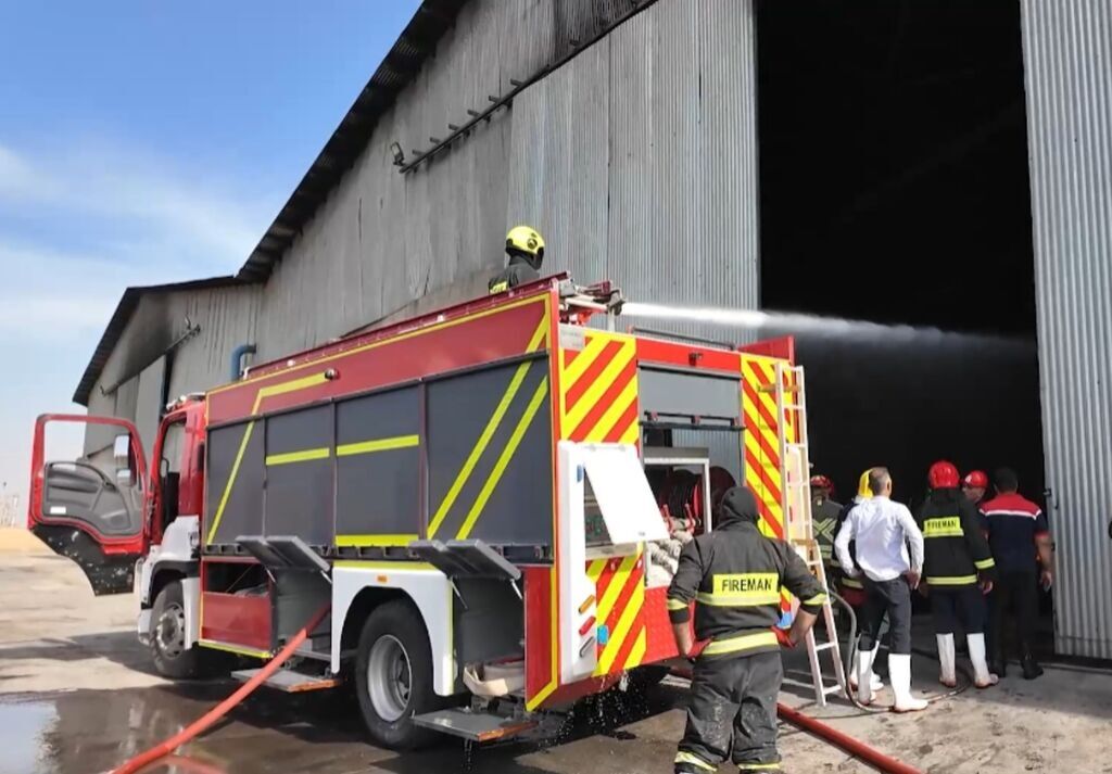 مهار آتش‌سوزی در خودروسازی بم‌کو؛ خط تولید آسیبی ندید