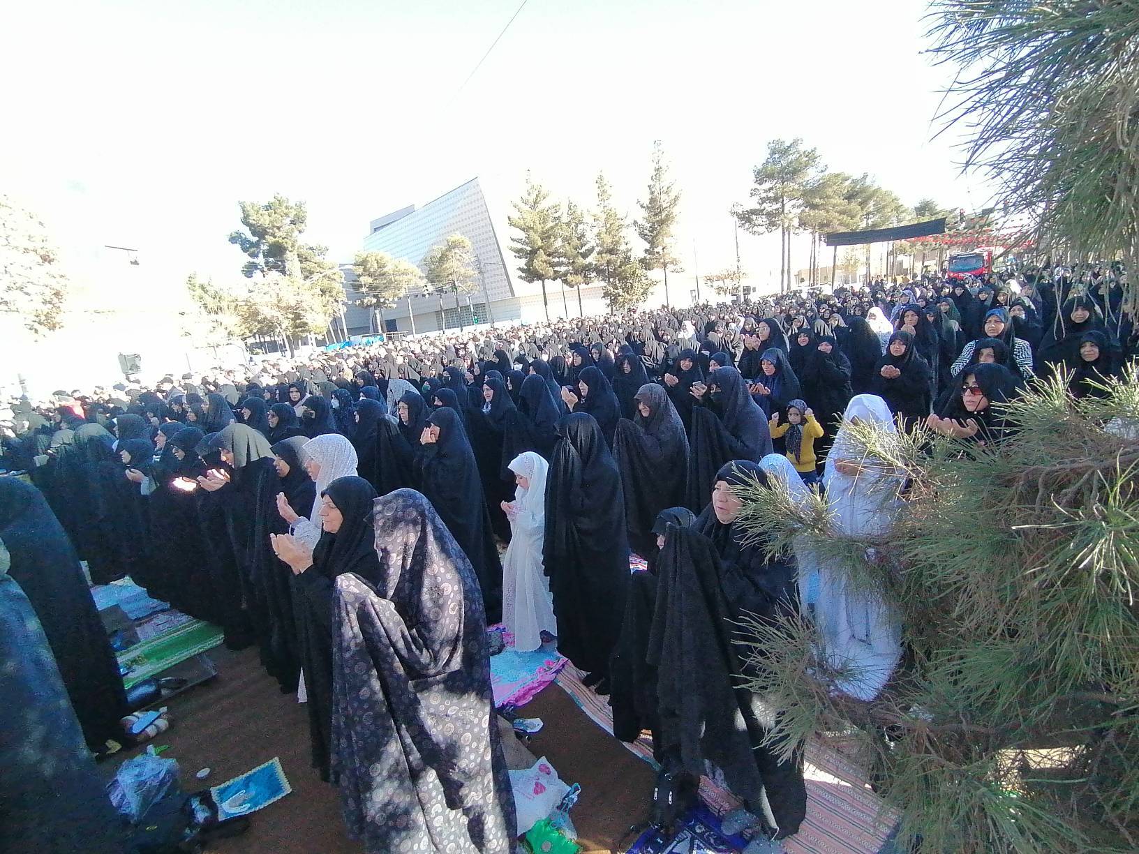 تصاویری از مراسم تشییع پیکر شهدای گمنام دفاع مقدس در کرمان | خبر کرمان