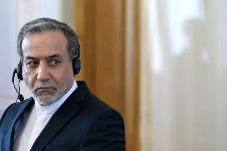 گفتگوی تلفنی عراقچی با وزیر امور خارجه چین/ از تشدید بحران در منطقه جلوگیری کنید