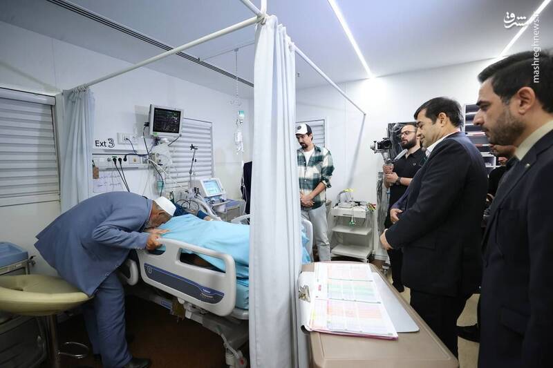 عیادت وزیر ورزش از صابر کاظمی+ عکس