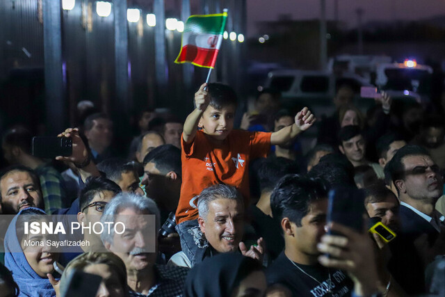 خبرنگار ایسنا به میان مردم رفت؛ پرچم ایران را چگونه می‌بینید؟