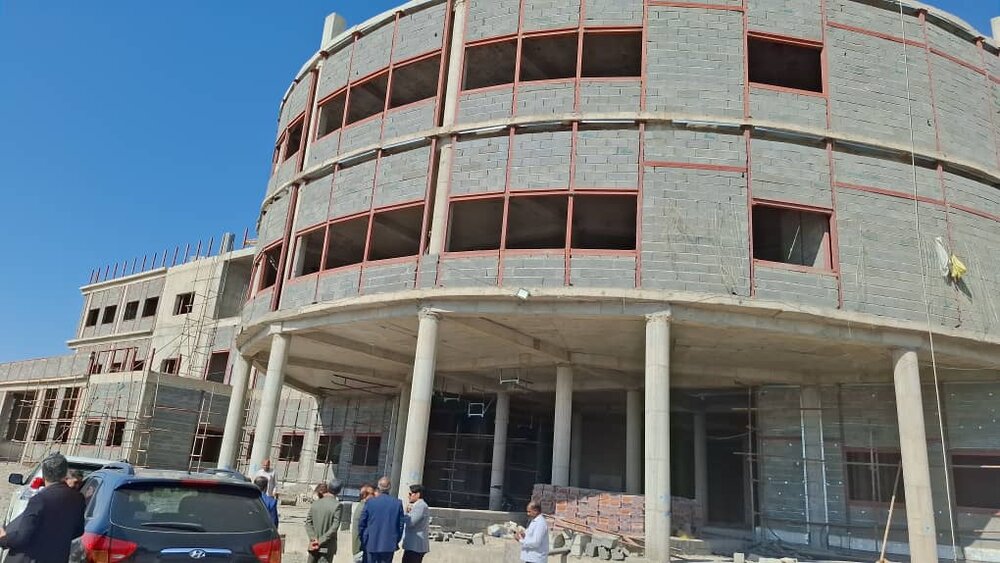 بازدید نماینده مردم از پروژه درمانی ۱۴ ساله در عنبرآباد/ تخصیص ۱۰۰ میلیارد تومان اعتبار | اخبار کرمان و شهرستان ها