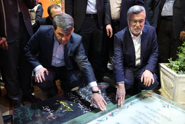 وزیر بهداشت وارد کرمان شد / ادای احترام به شهدا، نخستین برنامه سفر دو روزه ظفرقندی | اخبار کرمان و شهرستان ها