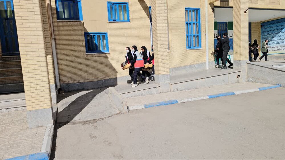 مانور سراسری زلزله در مدارس شهرستان زرند برگزار شد | اخبار کرمان و شهرستان ها