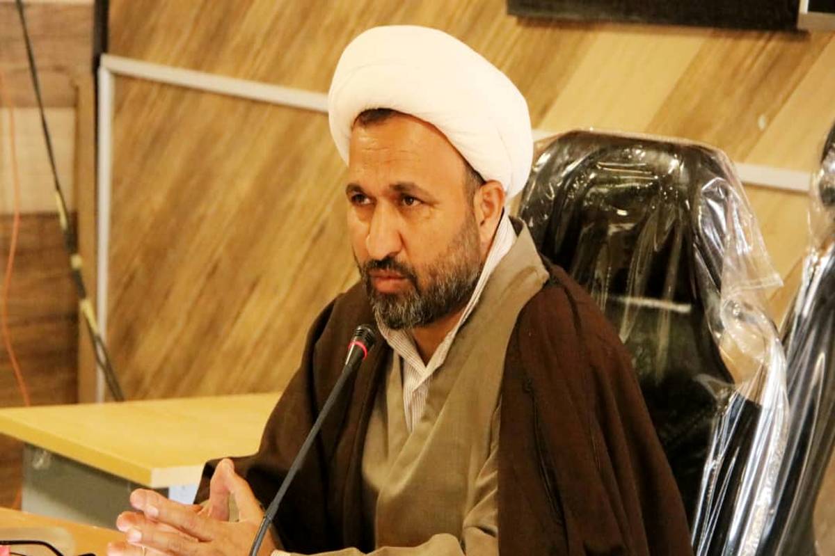 سبک زندگی فاطمی در مدار نماز و معنویت به تبیین هویت دینی و تربیت اسلامی می‌پردازد