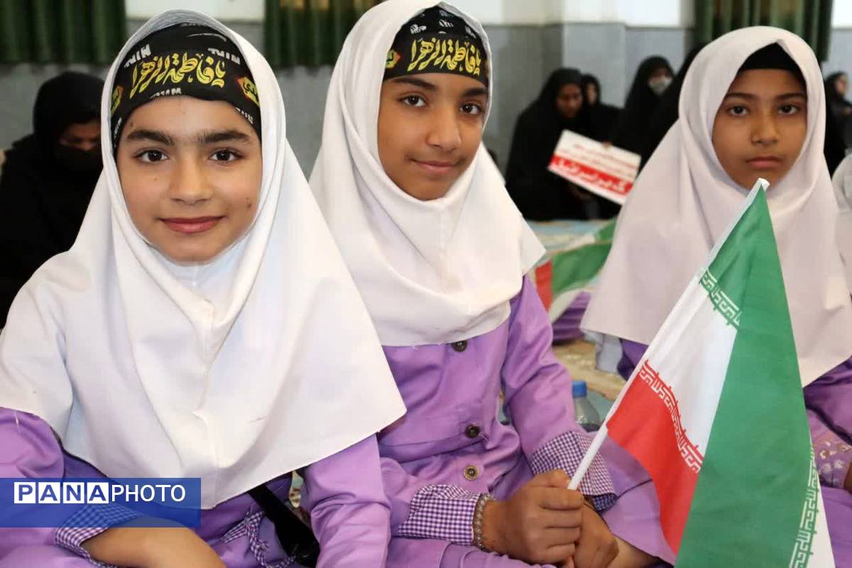 هم‌زمان با عطر فاطمی، فریاد استکبارستیزی در قلعه‌گنج طنین‌انداز شد