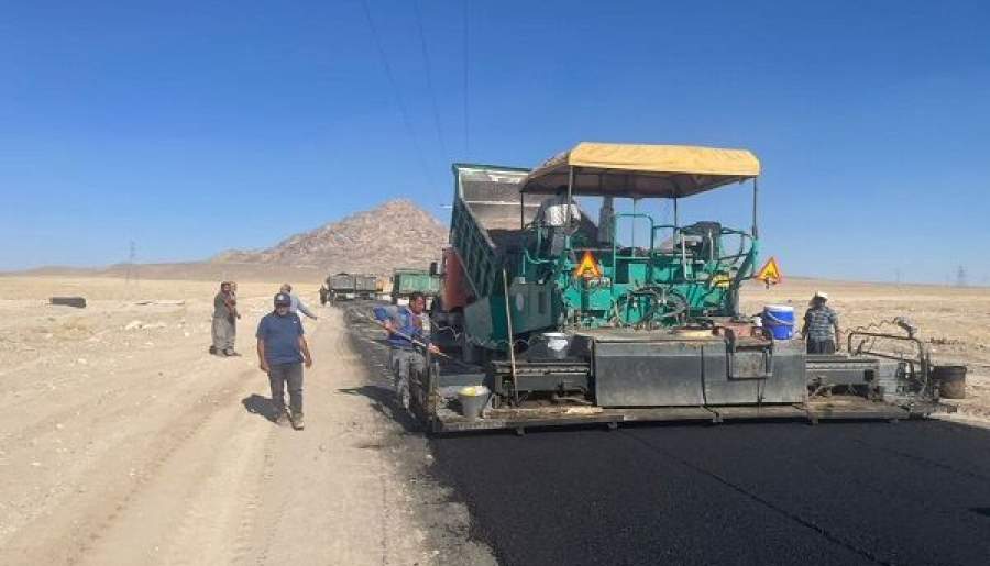 تداوم عملیات احداث راه روستایی مدوار در شهربابک  | اخبار استان کرمان