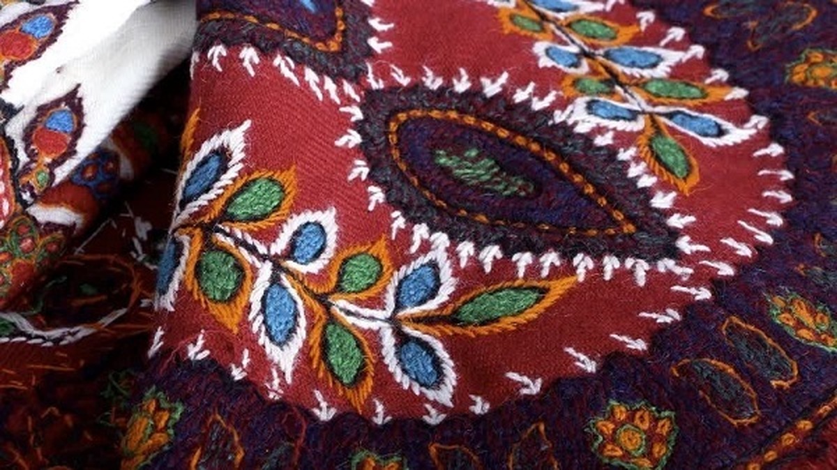 راه‌اندازی کارگاه پته‌دوزی توسط بانوان خادمیار در کرمان | اخبار استان کرمان