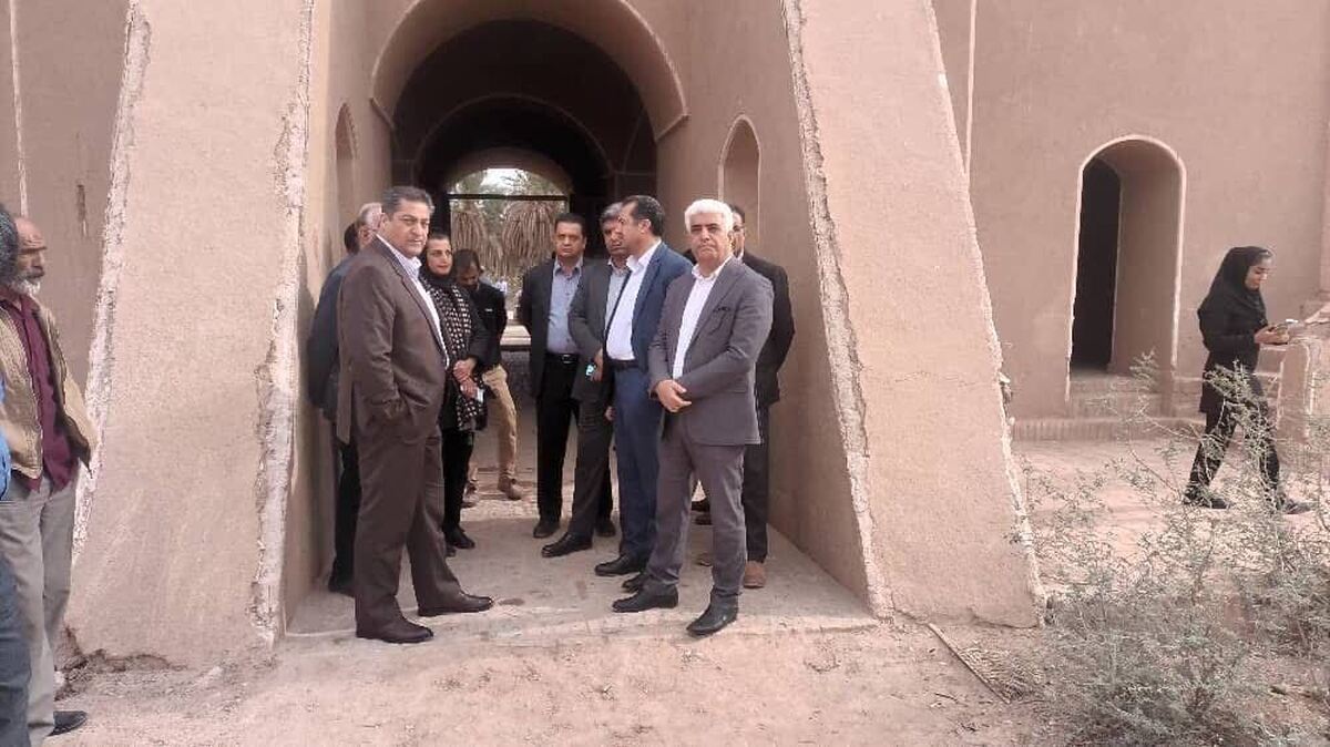 معاون عمرانی استانداری کرمان: شفیع‌آباد ظرفیت تبدیل شدن به یکی از مهم‌ترین قطب‌های گردشگری کویری کشور را دارد
