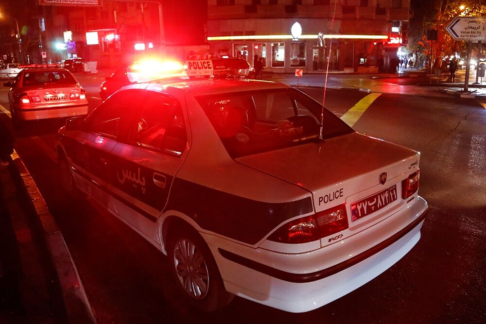 فداکاری در قلب آتش؛ مأموران پلیس فاریاب برای نجات یک خانواده به دل شعله‌ها زدند | خبر کرمان