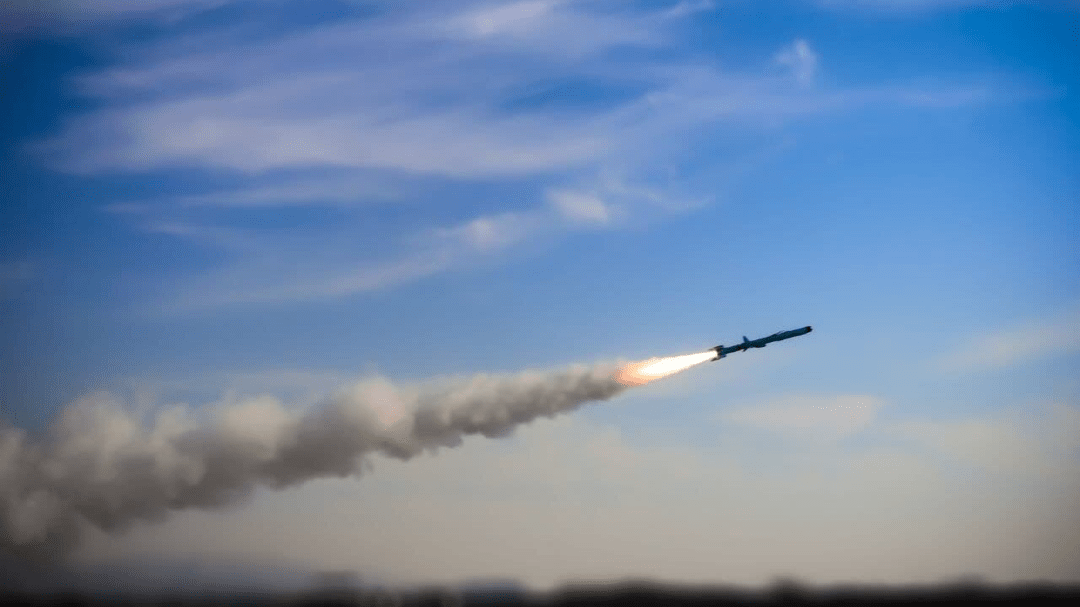 شلیک موشک‌های بالستیک و کروز بردِ بلند در رزمایش نیروی دریایی سپاه