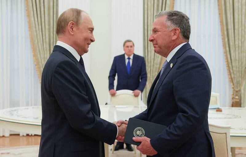 اوشاکوف: مسکو منتظر پاسخ واشنگتن درباره مذاکرات پوتین و ویتکاف است