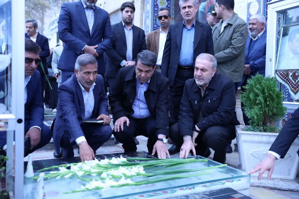 ادای احترام دبیرکل ستاد مبارزه با مواد مخدر کشور به مقام شهدای کرمان | اخبار کرمان و شهرستان ها
