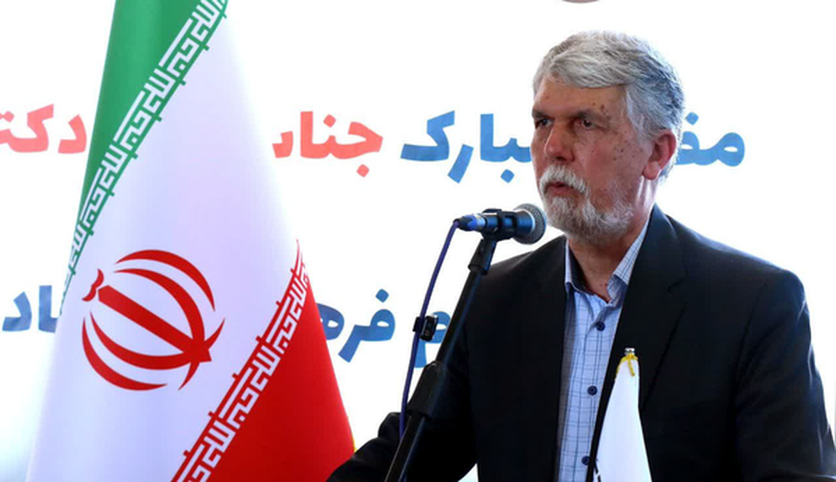 ادای احترام وزیر ارشاد به مقام سردار دل‌ها