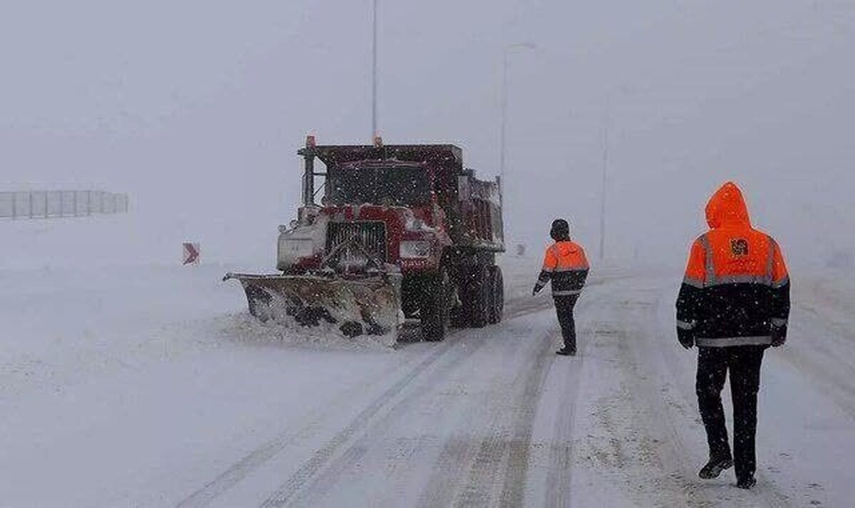 آماده‌باش کامل استان کرمان در پی بارش گسترده باران و برف/ اختلال در تردد برخی محورهای مواصلاتی استان