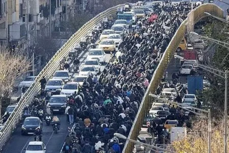 نذیر کرمان : تجمع در اصفهان، قم، مرودشت فارس، یاسوج، مشهد و همدان / تجمع در شرق تهران (تهرانپارس و خاک سفید) / خدایاری، جانباخته است/ مراسم تدفین  امیرحسام خدایاری، خداداد شیروانی و داریوش انصاری بختیاروند