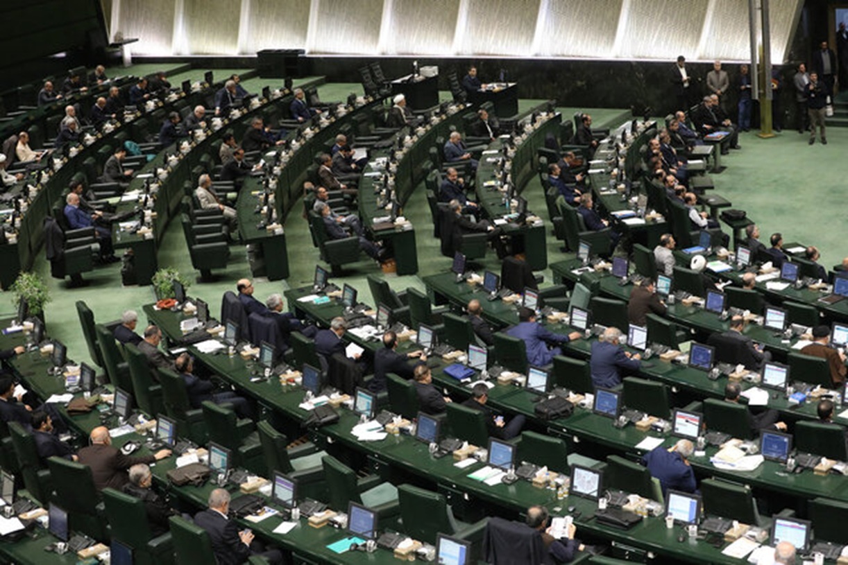 مجلس برای بررسی ناآرامی ها غیرعلنی شد