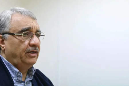 فرجی راد: ایران و آمریکا یک مقداری کوتاه آمده‌اند و تهدیدات را برای شروع مذاکرات کم کرده‌اند