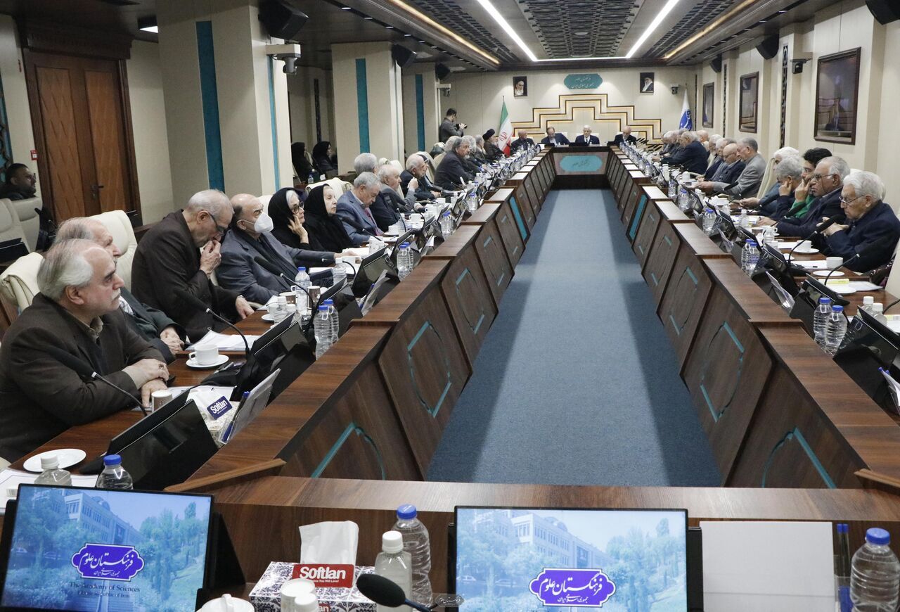 عارف: ما برای مذاکره اعلام آمادگی کردیم، اما این بار تضمین می‌خواهیم