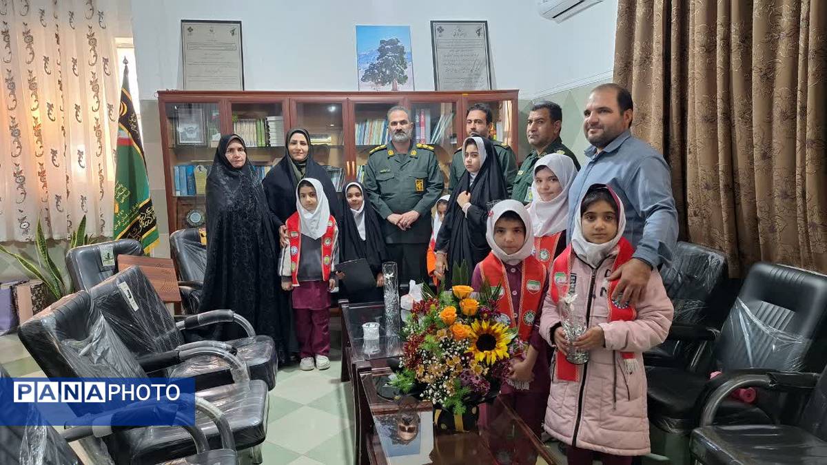 قدردانی دختران پیشتاز آموزشگاه نوریه جیرفت از پاسداران
