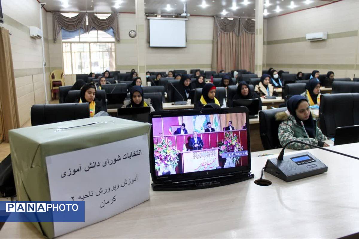 شور و نشاط در سیزدهمین دوره انتخابات شورای دانش‌آموزی کرمان