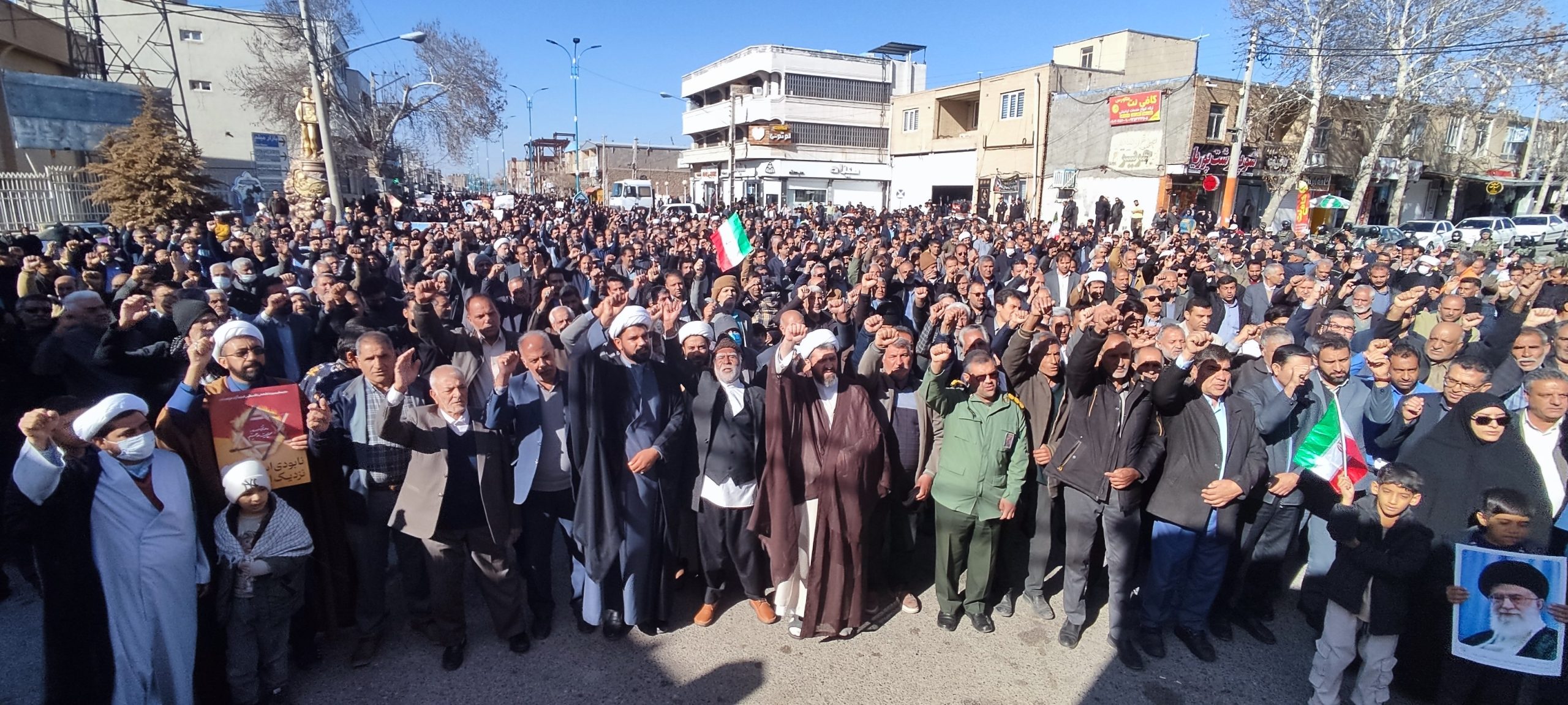 حضور حماسی مردم بافت در راهپیمایی محکومیت جنایات اغتشاشگران: انسجام و وحدت ملت ایران در برابر توطئه‌های داخلی و خارجی و پیگیری مطالبات اقتصادی