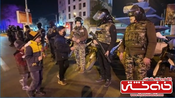 ویدئو:تقدیر نوجوانان رفسنجانی از مدافعان امنیت با اهدای گل | اخبار رفسنجان
