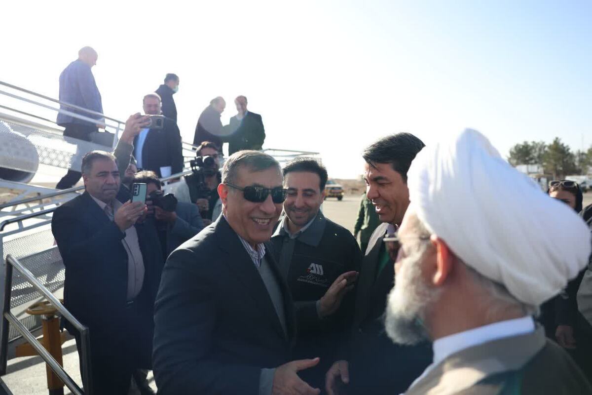 ورود معاون اجرایی رئیس‌جمهور به سیرجان با استقبال استاندار کرمان