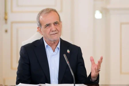 فارس: پزشکیان دستور آغاز مذاکرات با آمریکا را صادر کرد