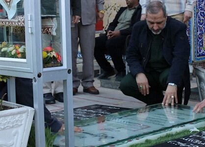 ادای احترام فرمانده نیروی هوافضای سپاه پاسداران به مقام سردار سلیمانی | اخبار کرمان و شهرستان ها