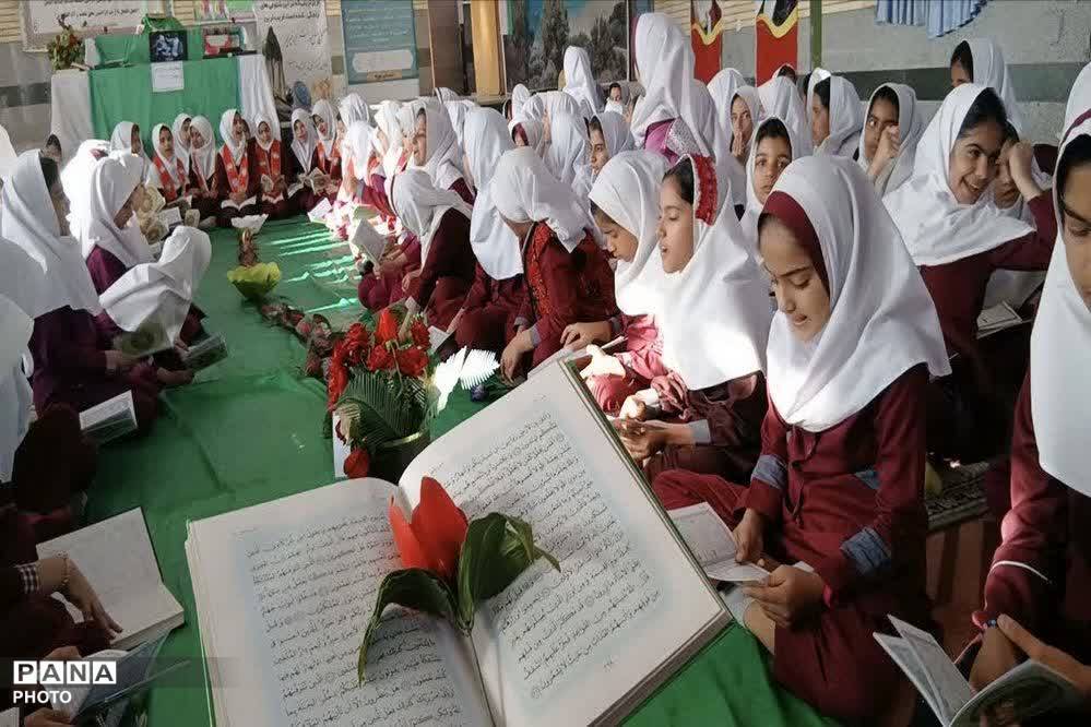محفل انس با قرآن کریم دختران پیشتاز آموزشگاه نوریه جیرفت