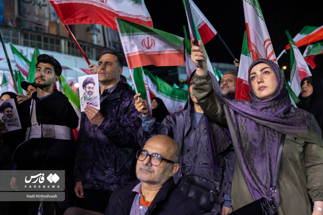 وداع با پیکر شهدای ناوشکن «دنا» | اخبار استان کرمان