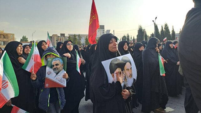 شمشیر سرخ قیام کرمانیان در غیبتِ خورشید و خاموشیِ آسمان + فیلم و عکس | خبر کرمان