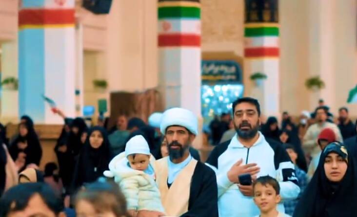 فیلم/ ندای الله اکبر در شب جمهوری اسلامی در حرم حضرت معصومه(س)