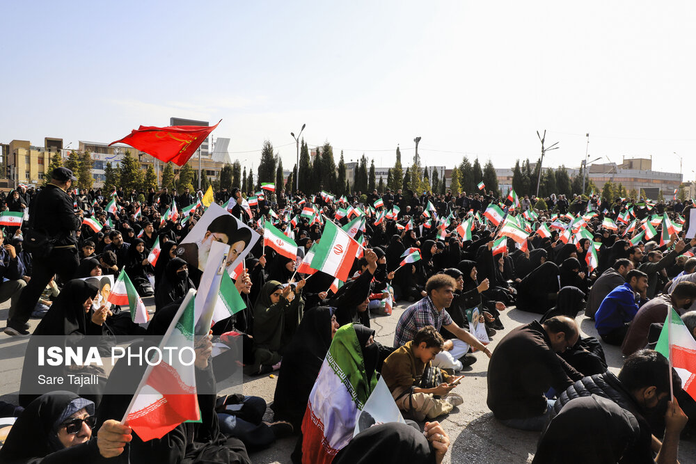 تجمع سوگواران رهبر شهید انقلاب در میدان آزادی کرمان | اخبار کرمان و شهرستان ها