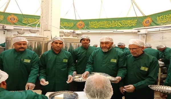 خدمت‌رسانی خادمیاران جیرفت به زائران امام هشتم (ع) | اخبار استان کرمان