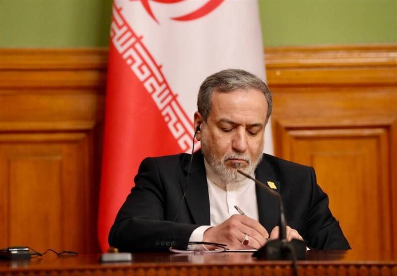 کاهش ۸ دلاری قیمت نفت پس از اعلام باز بودن تنگه هرمز