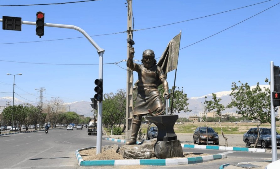 مجسمه کاوه آهنگر در شادآبادِ تهران رونمایی شد