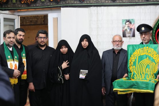 گزارش تصویری؛حضور کاروان «زیر سایه‌ی خورشید» در منزل شهید بسیجی علی محققی | اخبار رفسنجان