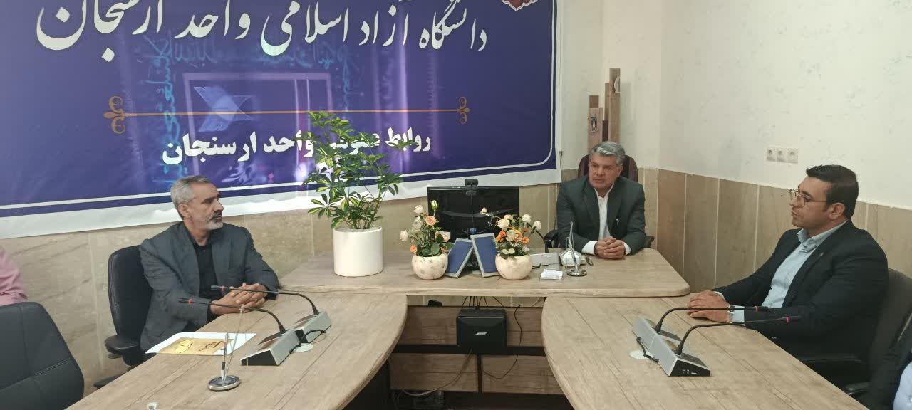 فرصت‌های عملی کارآموزی و کارورزی را برای دانشجویان مهیا می‌کنیم/ دانشجویان باید وارد بازار کار شوند