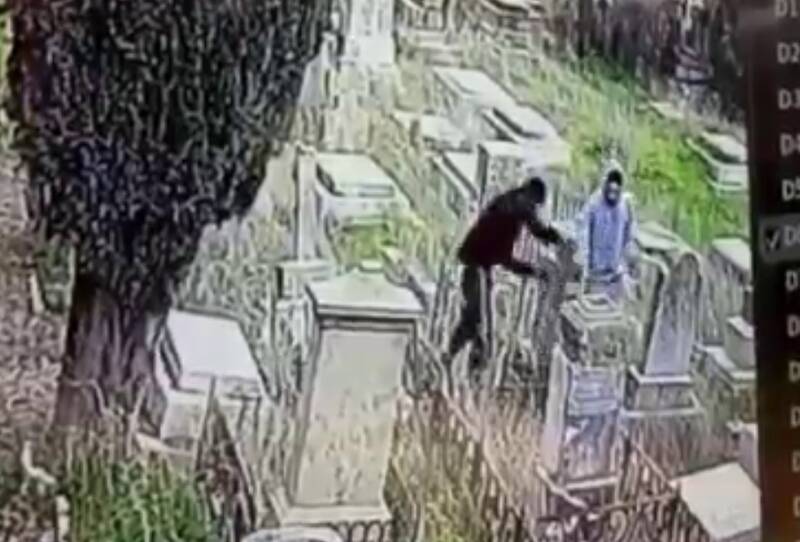 فیلم/ حمله صهیونیست‌ها به قبرستان مسیحیان